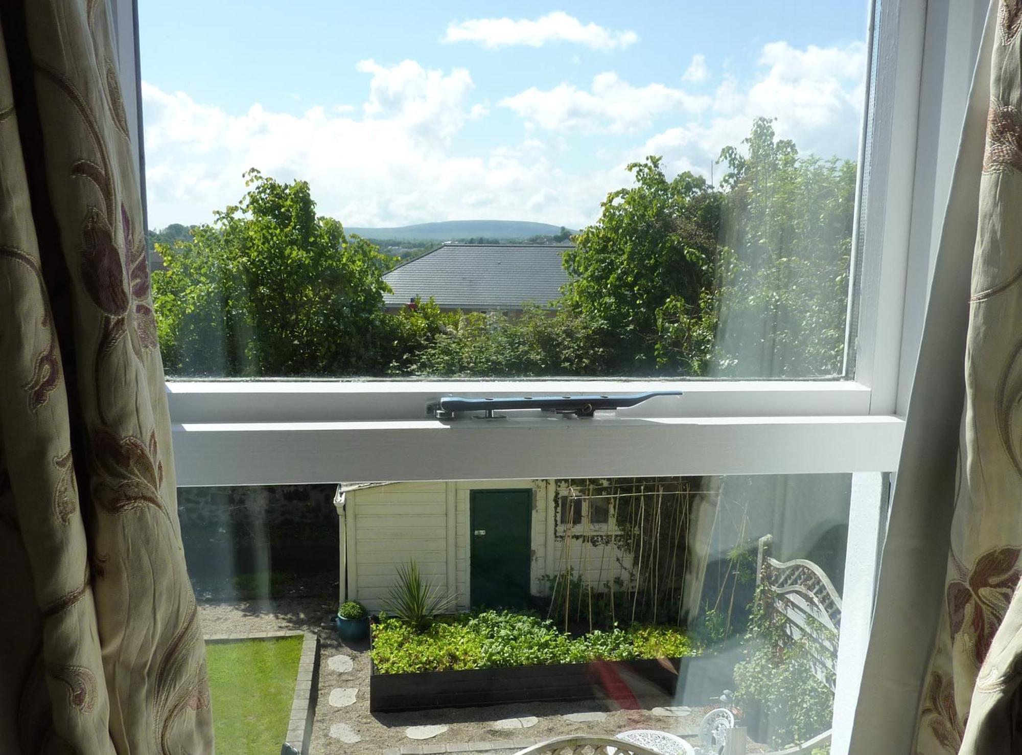 Derrin Guest House Larne Exterior photo